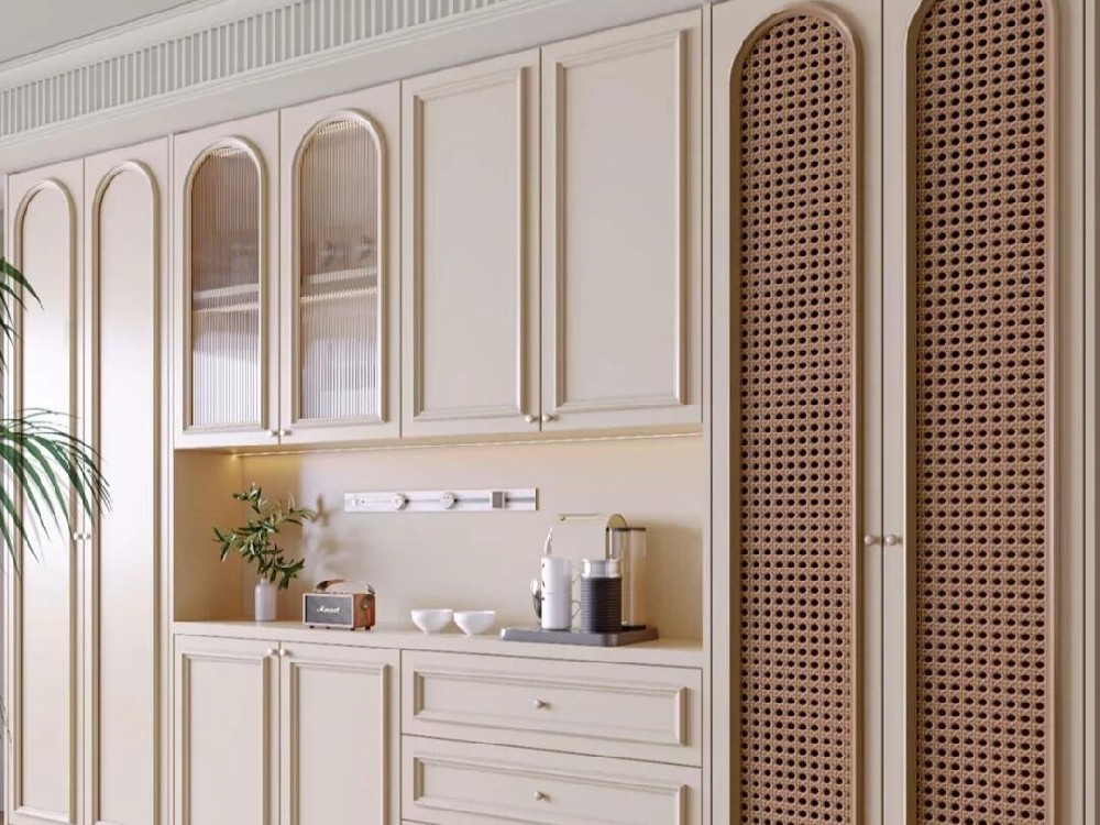 以簡約的線條勾勒出浪漫的法式風情。